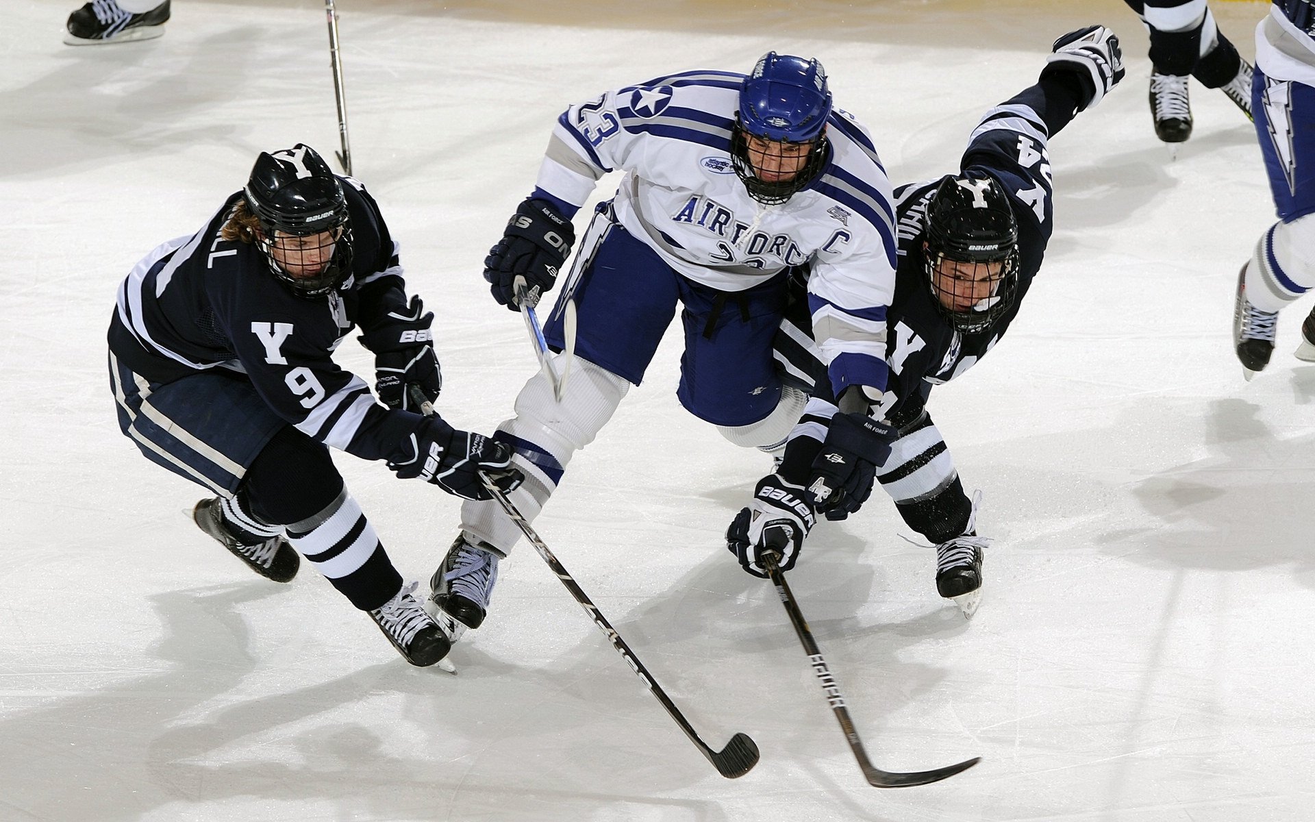 阿坎吉一夫当关！莱比锡红牛碾压式胜利，瑞士铁闸诠释何为全场最佳